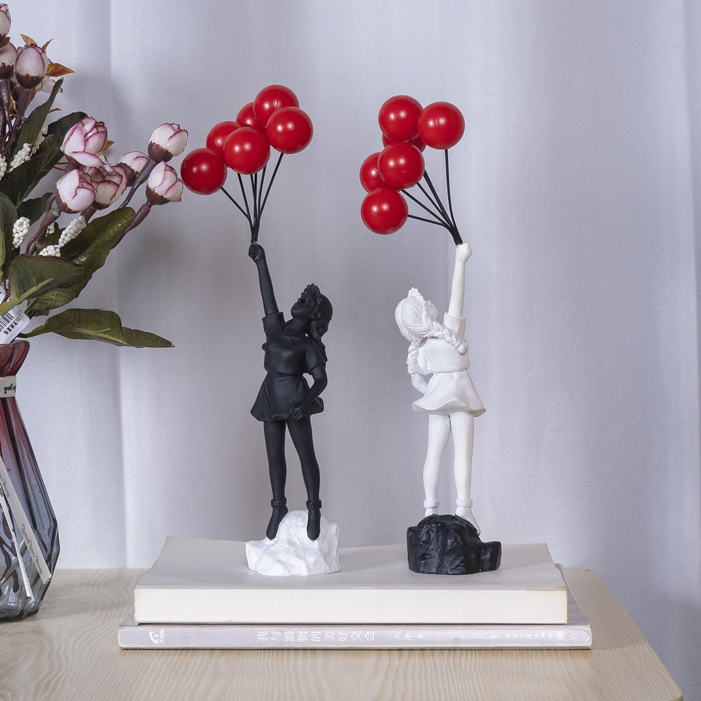 Petite fille avec un ballon Sculpture décorative en résine pour salon