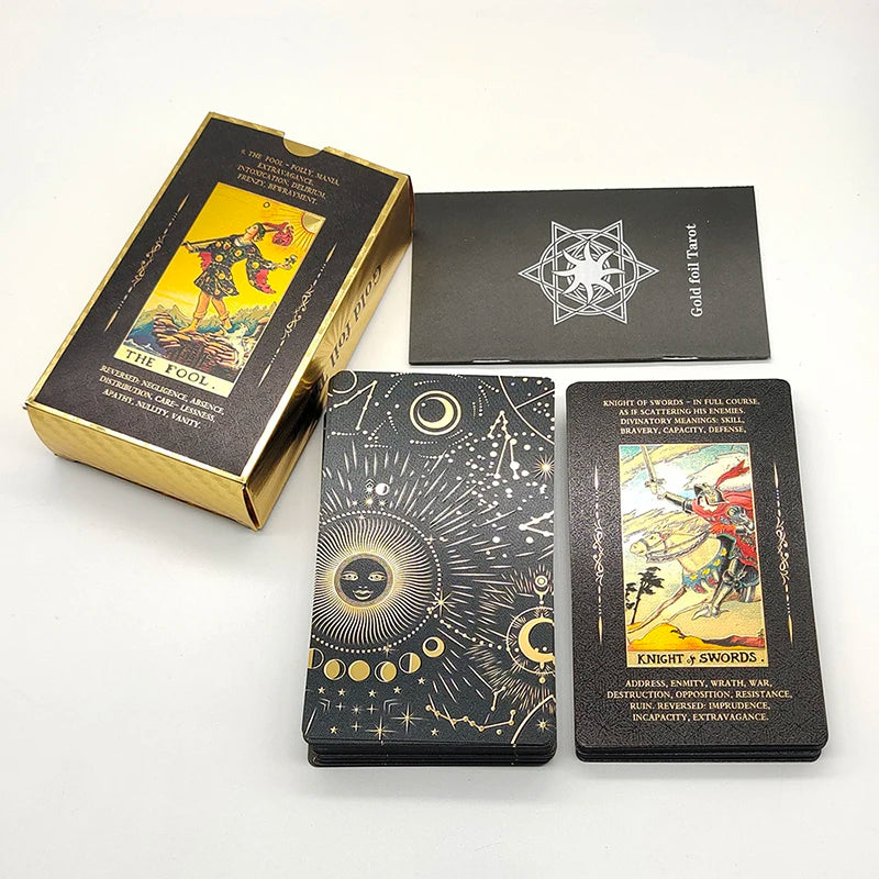 El nuevo juego de mesa de tarot New Knight Laser Gold Foil: estampado en caliente de lujo, cartas de adivinación de PVC impermeables y resistentes al desgaste.