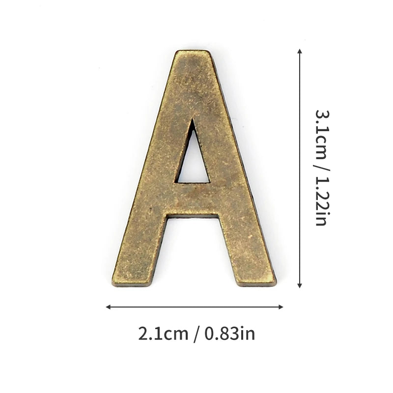 Chiffres de Maison Autocollants en Métal Lettres de l'Alphabet Anglais pour Appartement Plaque de Porte Chambre Table Boîte aux Lettres Numéros Adhésifs 3*2cm