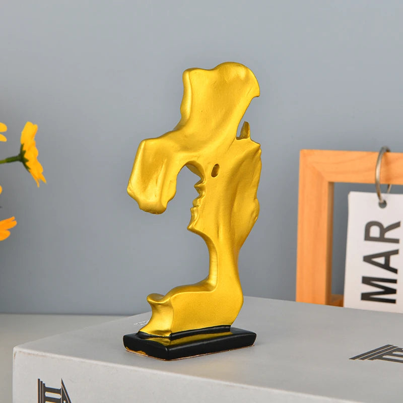 Nos figurines de couple en résine sont fabriquées avec une technologie de moulage monobloc, la surface est nette et lisse, difficile à oxyder et à décolorer.