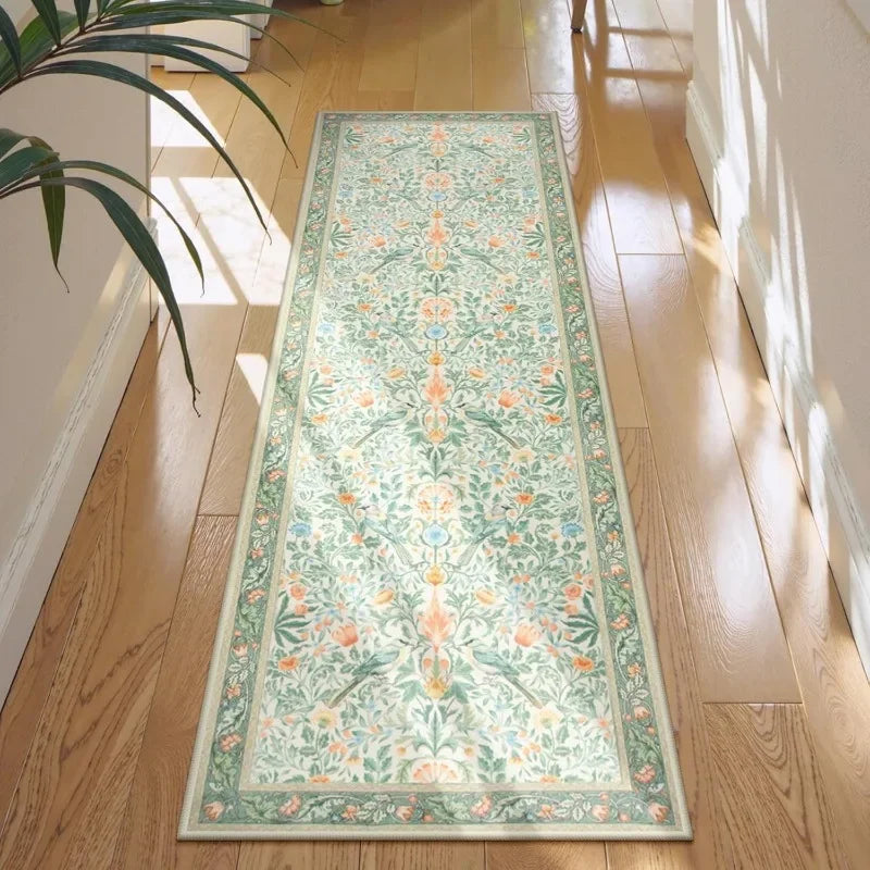 Alfombra Larga Victoriana Retro con Aves y Flores, Fondo Beige Claro, Colores Pastel Suaves, Ideal para la Decoración de Pasillos de Hogares con Temática Vintage
