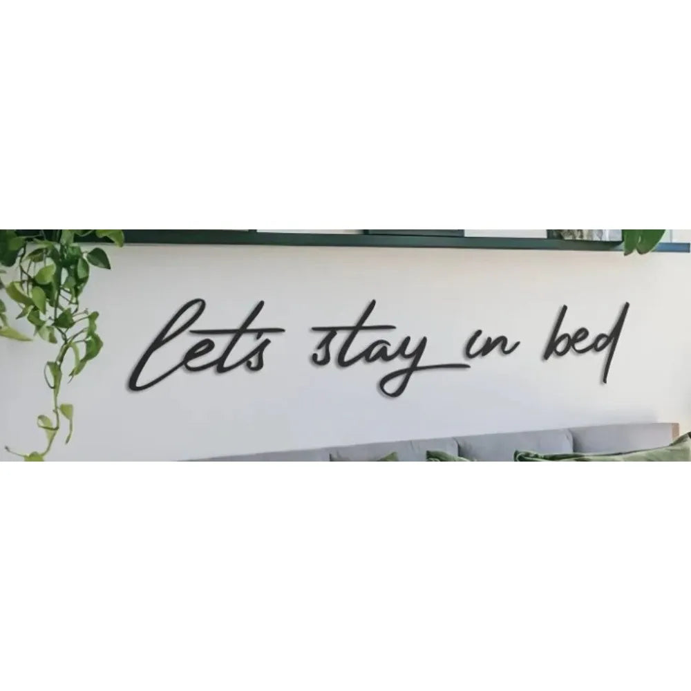 Enseigne murale en métal 12x8 pouces "Let's Stay in Bed" - Décor industriel rustique avec finition vieillie, Citation artistique chaleureuse pour chambre à coucher