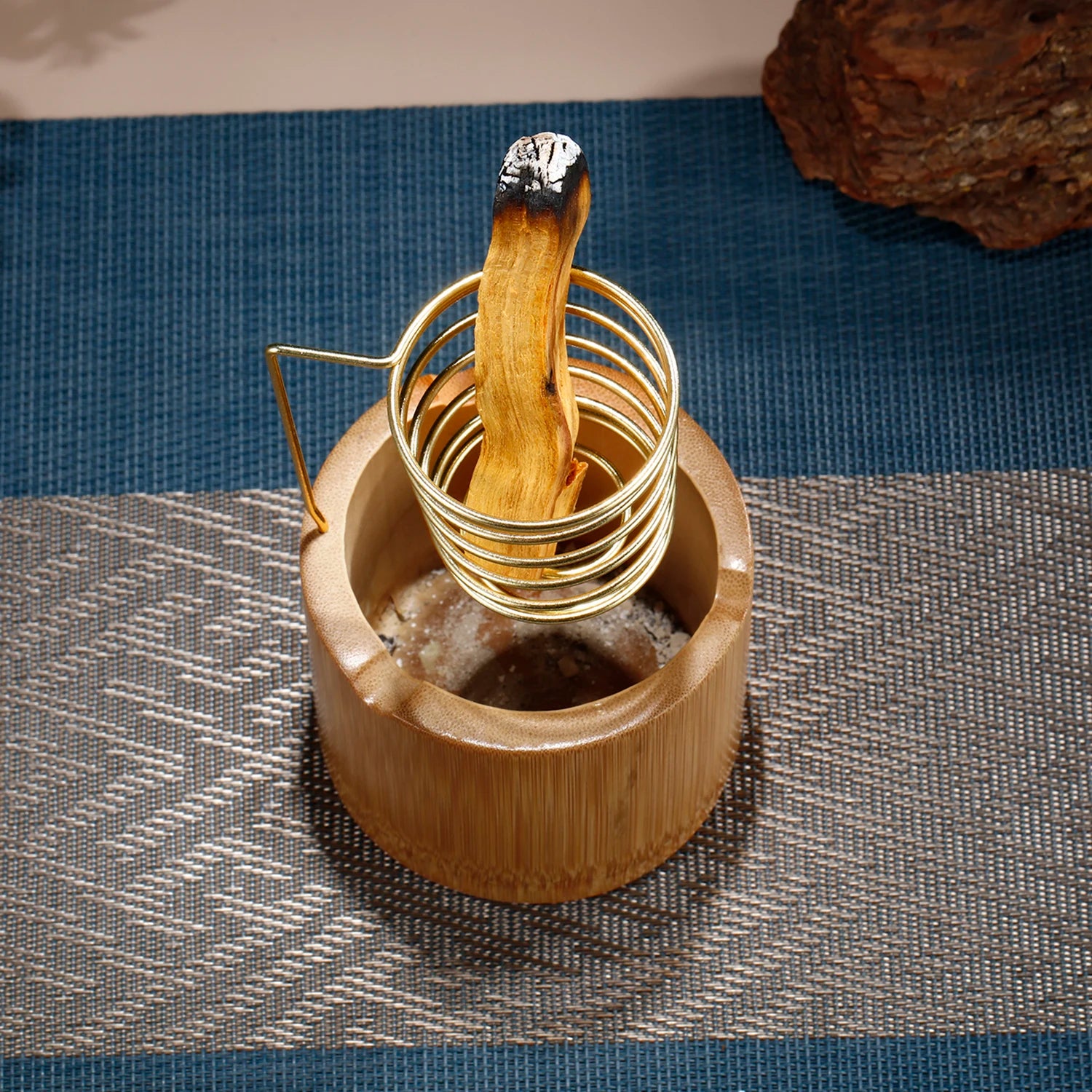Soporte de Metal para Palo Santo, Quemador, Soporte para Salvia con Bandeja de Bambú para Recoger Cenizas, Porta Incienso para Meditación, Yoga, Spa