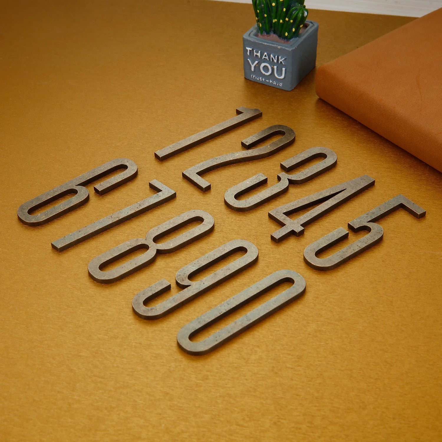 Número de puerta de bronce con adhesivo de respaldo de 7 cm, número de casa de metal, número de puerta de apartamento para hotel, hogar, buzón, etiqueta exterior