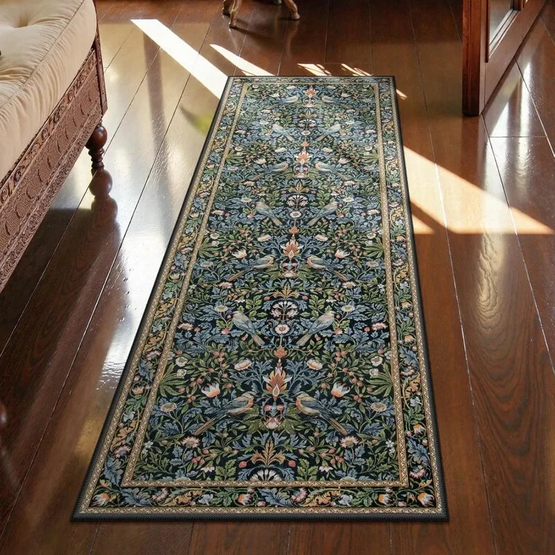 Alfombra Larga Victoriana Retro con Aves y Flores, Fondo Beige Claro, Colores Pastel Suaves, Ideal para la Decoración de Pasillos de Hogares con Temática Vintage