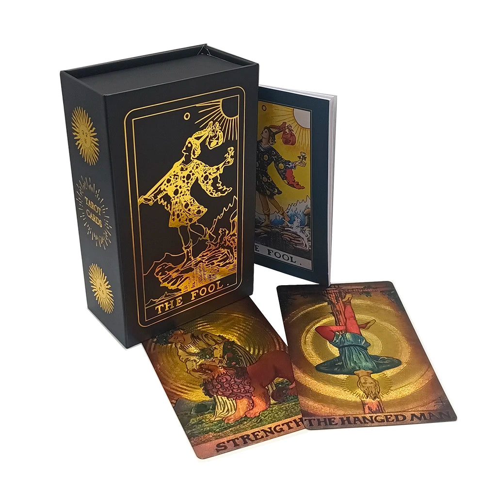 El nuevo juego de mesa de tarot New Knight Laser Gold Foil: estampado en caliente de lujo, cartas de adivinación de PVC impermeables y resistentes al desgaste.
