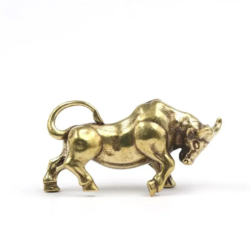 Llavero de Toro de Latón Vintage - Figura de Animal del Zodíaco, Colgante de Cobre para Llaves de Coche y Accesorio de Decoración del Hogar