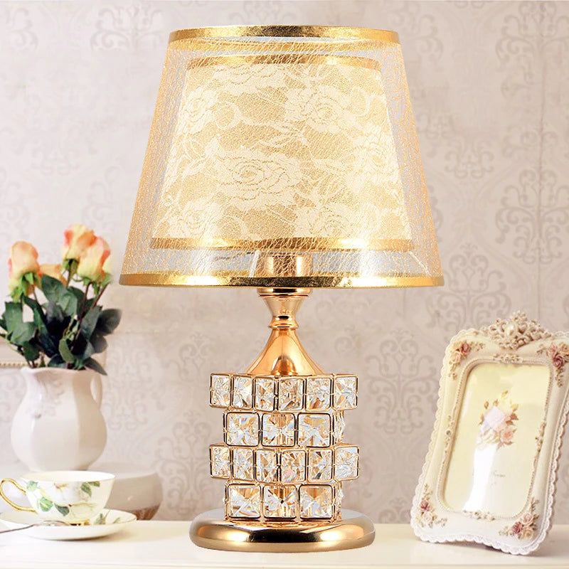 Lampe de table en cristal Lampe de table diamant Lampe de bureau de décoration Style européen Cube de Rubik Classique pour chambre à coucher, chevet, bar Luxe