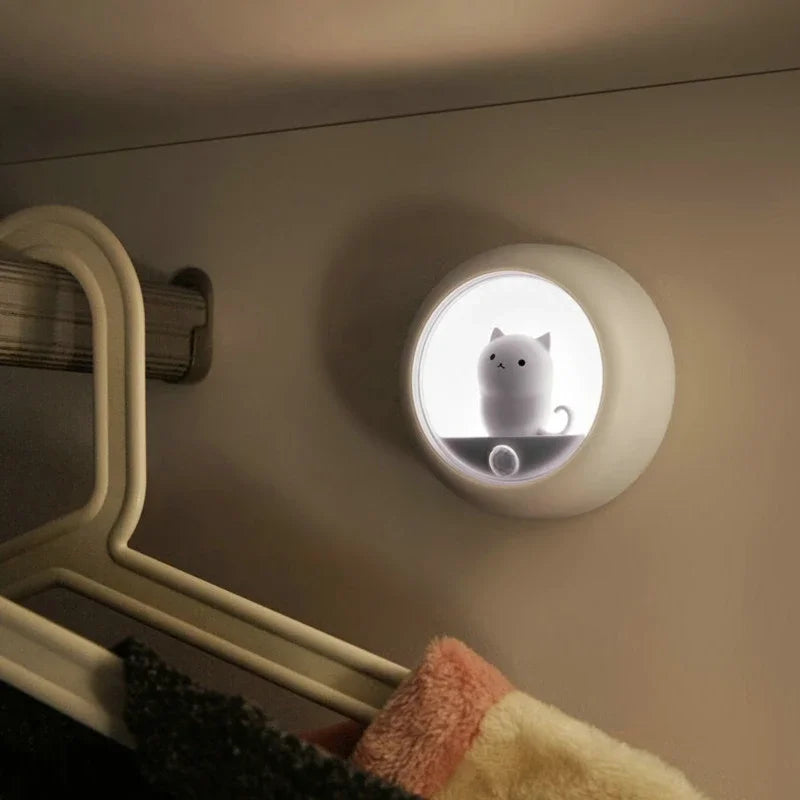 Luz de noche LED inteligente con sensor de movimiento, lámpara creativa de gato, recargable por USB, decorativa para armario, lámpara de pared colgante para dormitorio infantil, linda