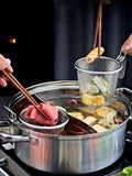 Plat à chafing dish en acier inoxydable, cuillère qui fuit, passoire de cuisine, entonnoir, crochet, viande bouillie instantanée, lo mein sauté, nouilles bouillies