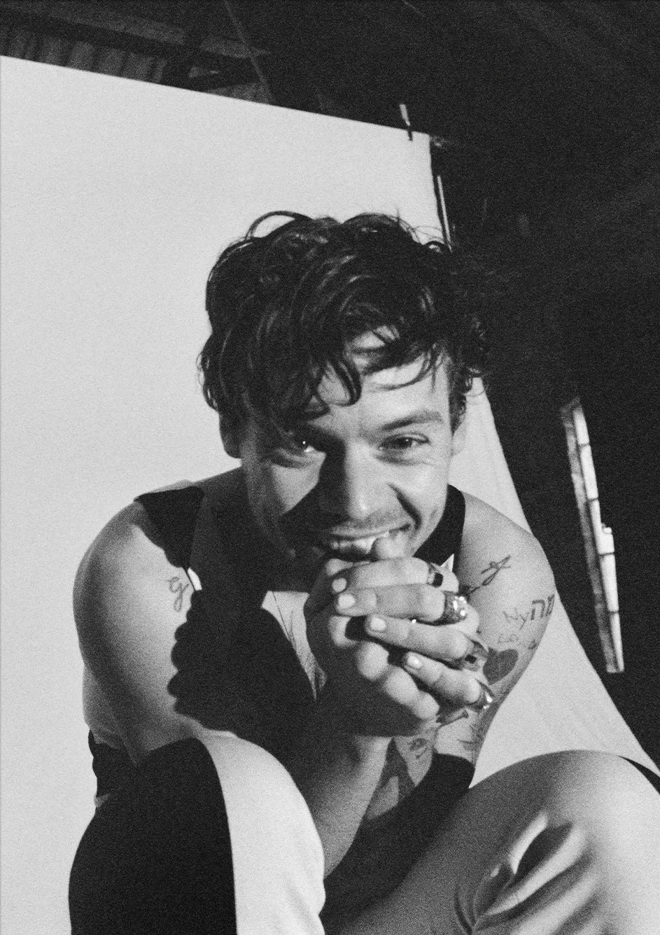 Famous Pop Singer Harris_Styles Black and White Vintage Posters Canvas Painting Prints Wall Art Picture for Bar Cafe Room Decor