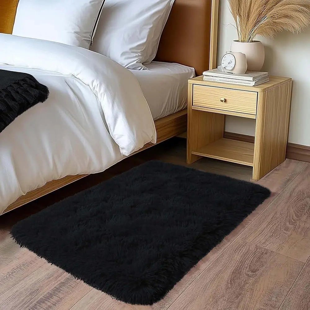 Alfombra Pequeña Negra VIKAMA - Alfombra Suave de Felpa para Dormitorio Infantil o Mesita de Noche, Alfombra de Bienvenida para Entrada Interior, Accesorio de Decoración del Hogar