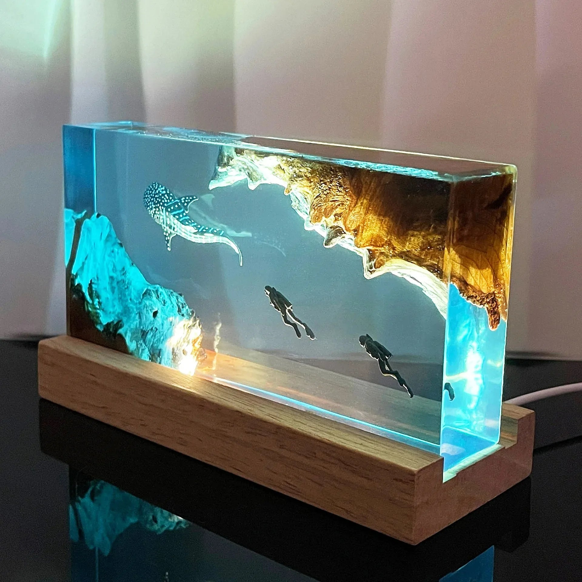 Luz de mesa de resina con organismo de exploración de lecho marino, 2 buzos, luz de mesa de resina, luz nocturna de buzo de aguas profundas, decoración de escritorio de oficina y dormitorio