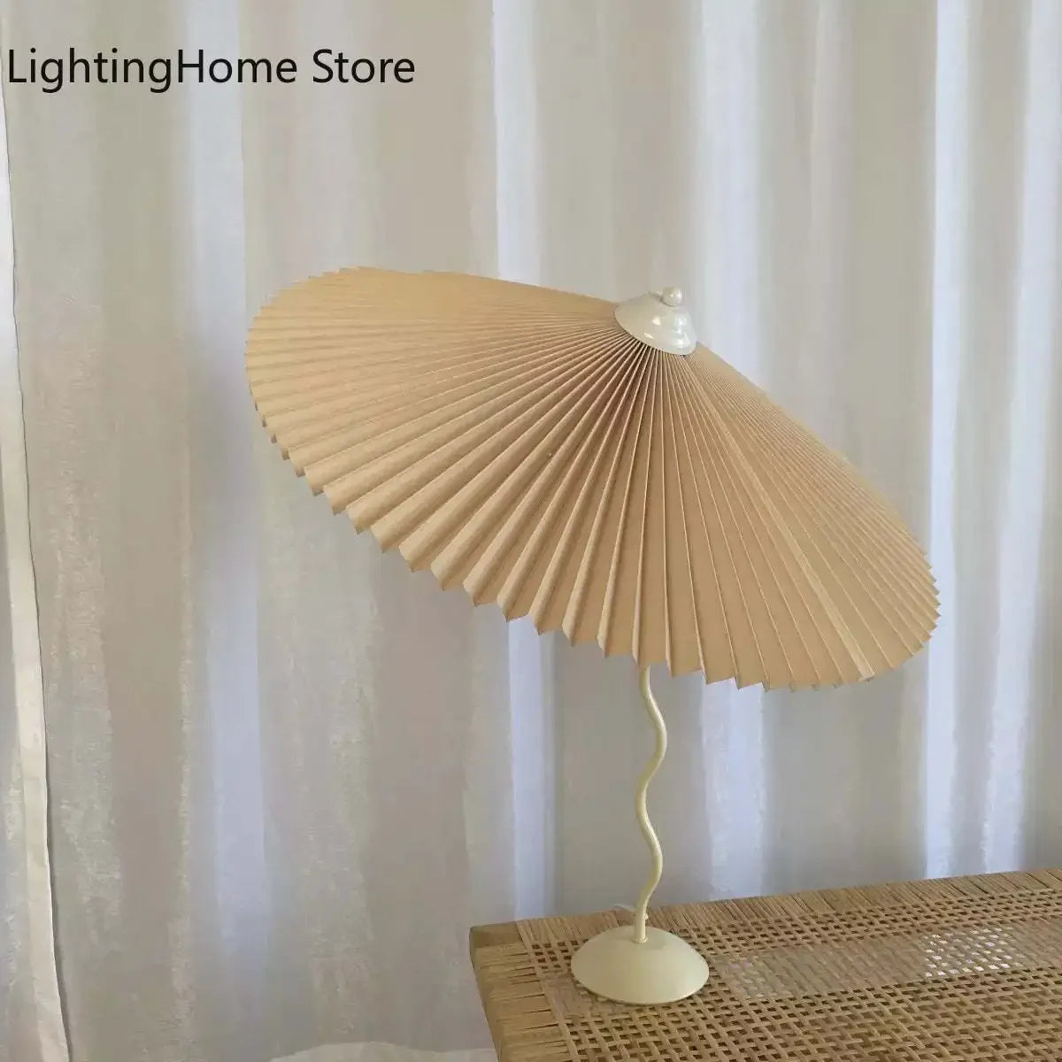 Lámpara de mesa ins retro plisada paraguas nórdica medieval coreana para dormitorio principal, lámpara de cabecera, de hierro forjado, triangulación de envíos