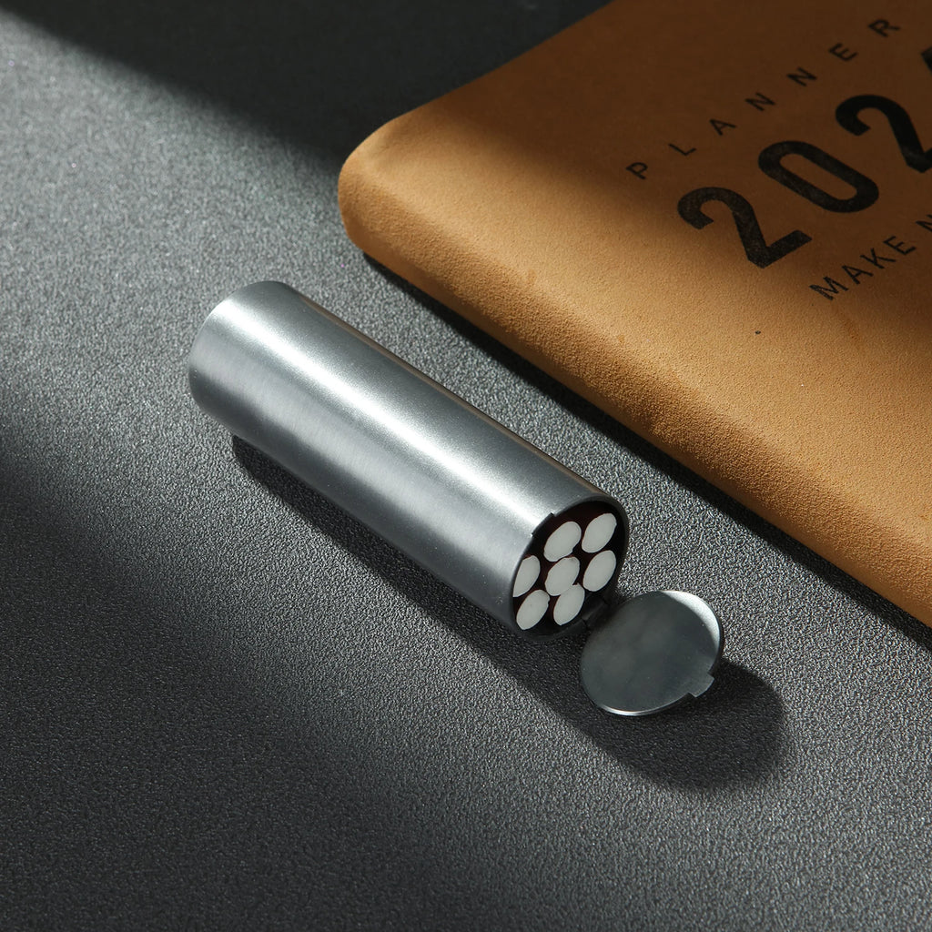 Estuche Portátil para Cigarrillos, Contenedor Metálico para Almacenar Cigarrillos para Viajes y Exteriores, Capacidad para 7 Cigarrillos, Accesorios para Tabaco