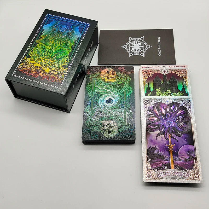 Leyenda Cthulhu Susurros de los Dioses Antiguos Luxe Foil Dorado Tarot Cartas de Adivinación de PVC con Acabado Esmerilado en Bonita Caja Magnética