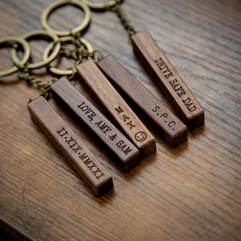 5 Pièces Porte-clés en Noyer Vierge, Porte-clés en Bois Vierge avec Bracelet en Cuir Porte-clés en Bois Inachevé pour Gravure Laser