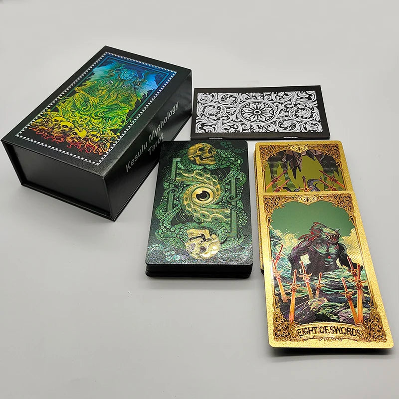 Leyenda Cthulhu Susurros de los Dioses Antiguos Luxe Foil Dorado Tarot Cartas de Adivinación de PVC con Acabado Esmerilado en Bonita Caja Magnética