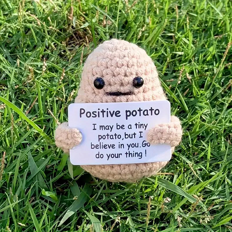 Figurines de crochet fantaisistes : Peluches Amigurumi uniques faites à la main avec Pomme de terre positive et Cornichon de soutien émotionnel, Cadeaux de décoration intérieure