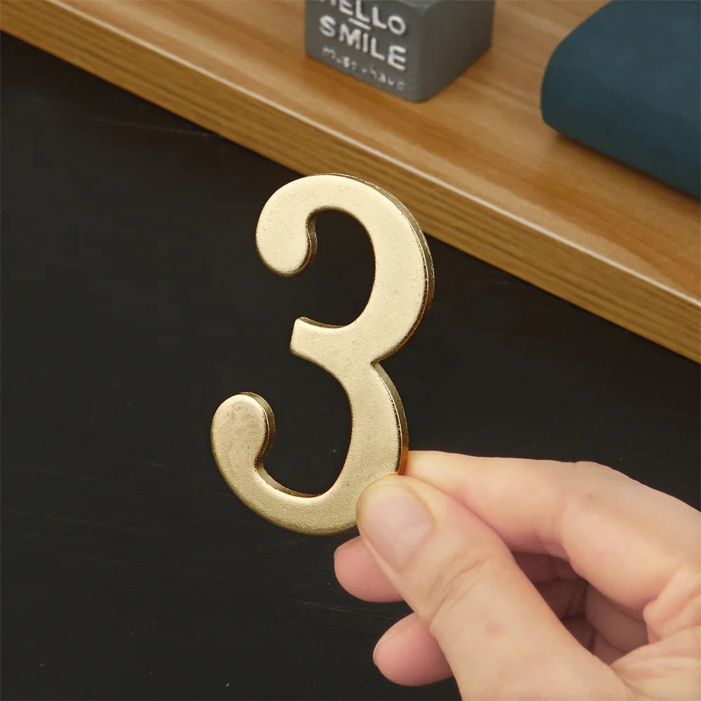 Número de puerta de metal dorado con adhesivo posterior 7*4cm Número de casa Número de apartamento para puerta exterior de hotel, hogar, etiqueta de buzón