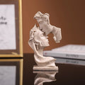 Nos figurines de couple en résine sont fabriquées avec une technologie de moulage monobloc, la surface est nette et lisse, difficile à oxyder et à décolorer.