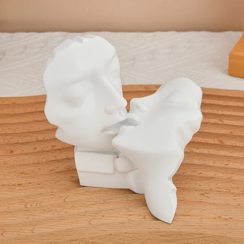 Amateurs de décoration intérieure, figurines de couple qui s'embrassent, sculpture abstraite adaptée au salon, au bureau.