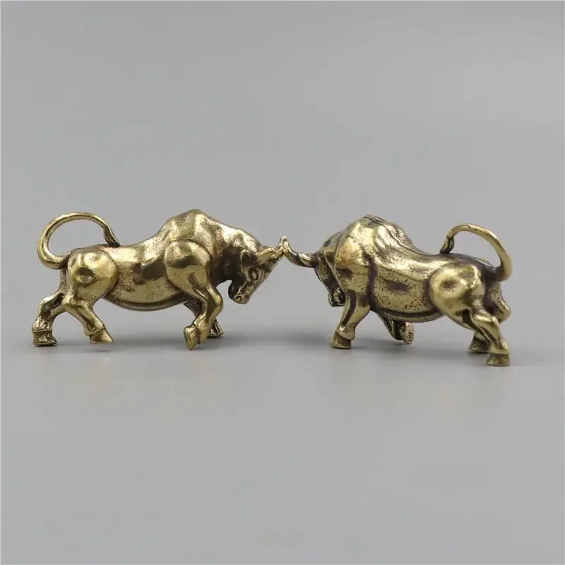 Llavero de Toro de Latón Vintage - Figura de Animal del Zodíaco, Colgante de Cobre para Llaves de Coche y Accesorio de Decoración del Hogar
