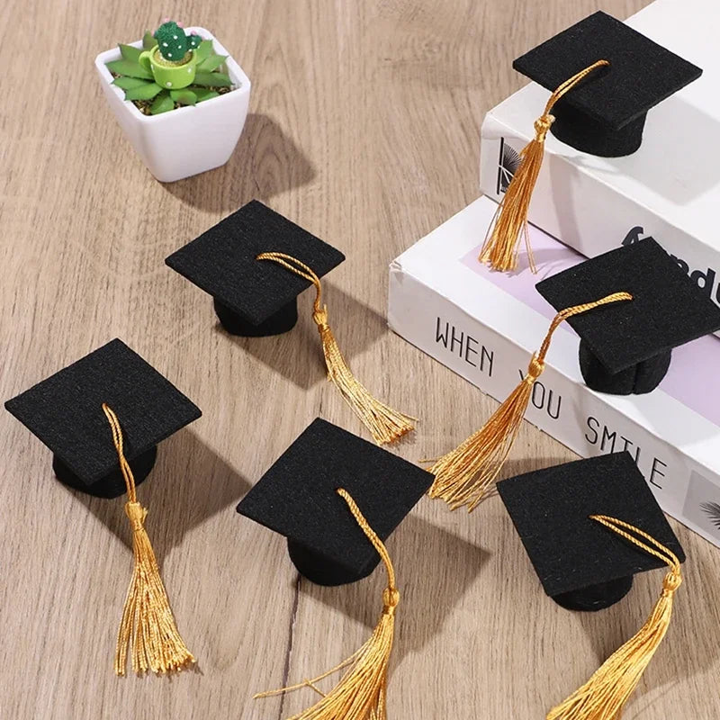 5/10 Piezas Gorro de Fieltro de Soltero con Borlas para Fiesta de Graduación, Decoración DIY, Tapa de Botella de Vino, Mini Gorro de Graduado, Cajas de Regalo para Dulces