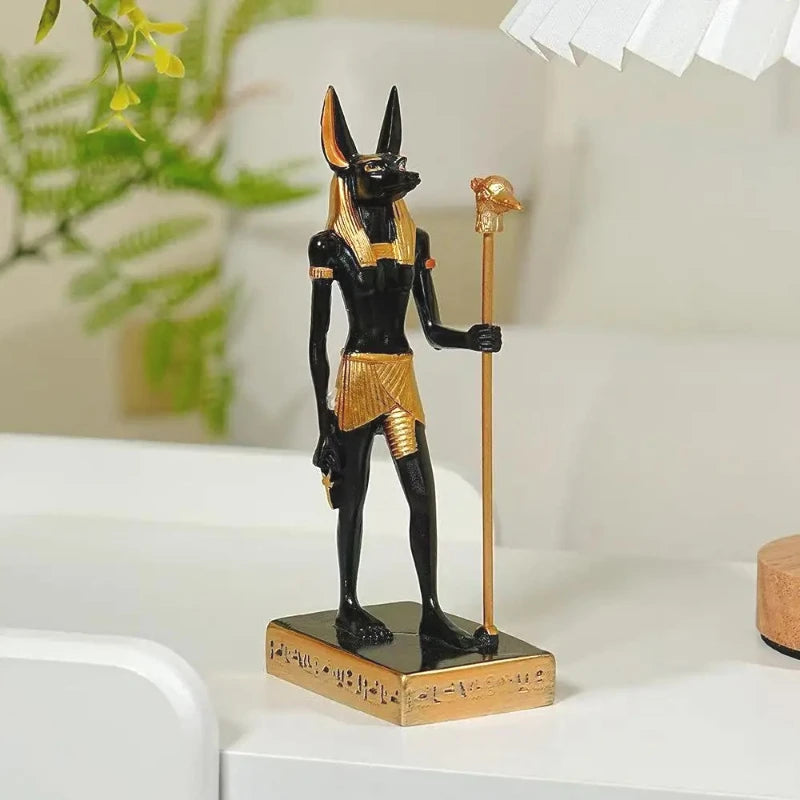 Statue Anubis Dieu Égyptien de la Mort Sculpture Momie Figurine en Résine Décoration Maison Bureau Cadeau pour Amateurs de Mythologie Cadeau Halloween