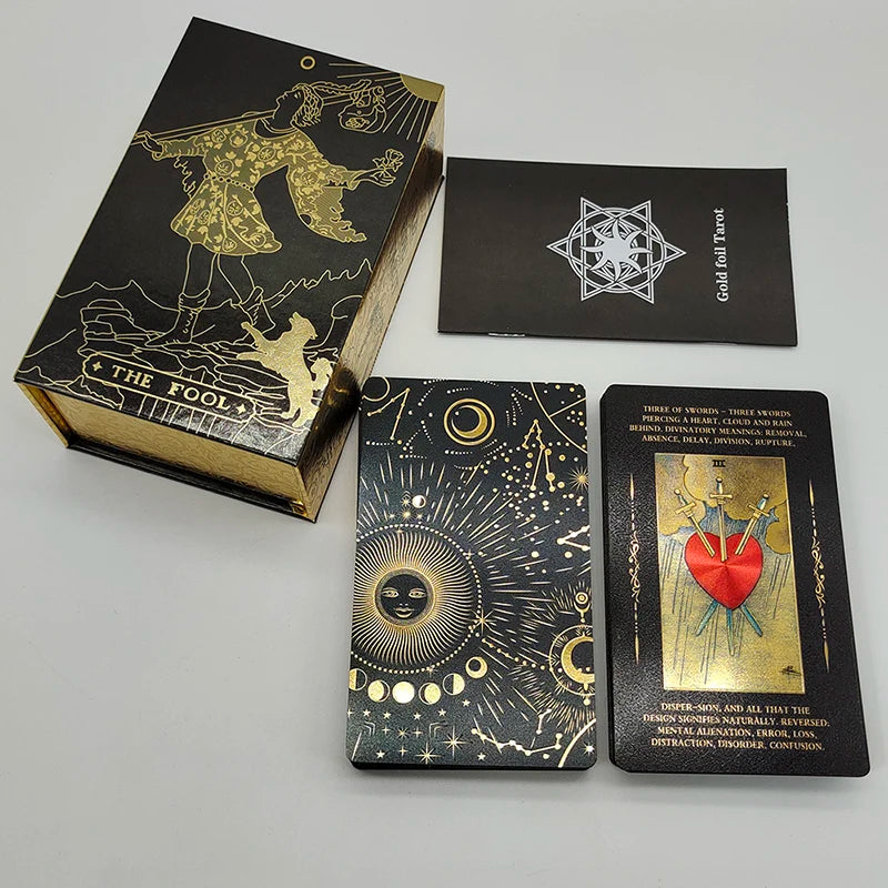 El nuevo juego de mesa de tarot New Knight Laser Gold Foil: estampado en caliente de lujo, cartas de adivinación de PVC impermeables y resistentes al desgaste.
