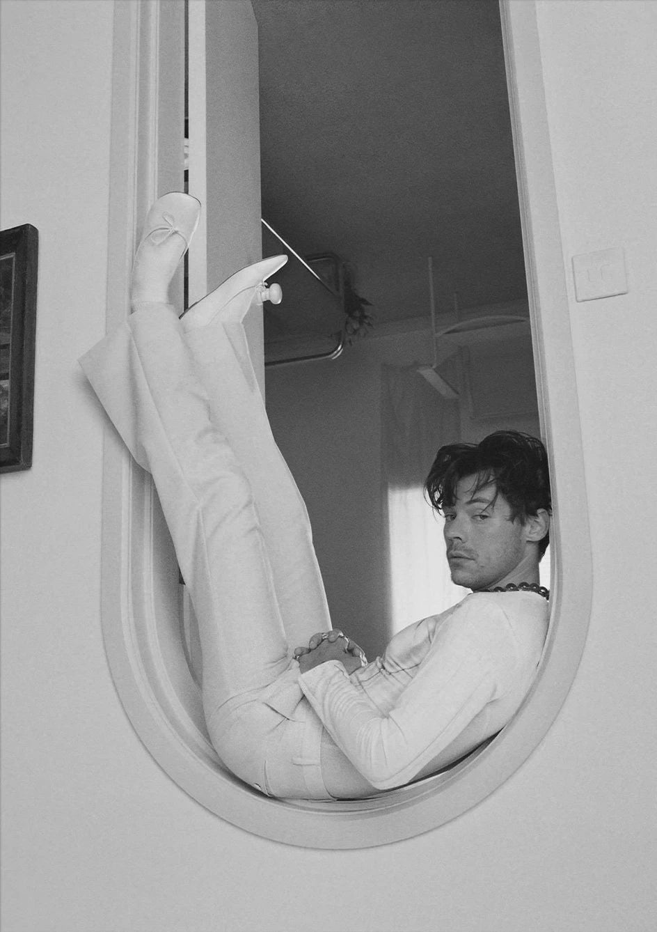 Famous Pop Singer Harris_Styles Black and White Vintage Posters Canvas Painting Prints Wall Art Picture for Bar Cafe Room Decor