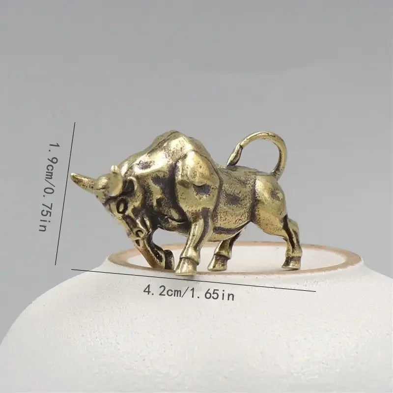 Llavero de Toro de Latón Vintage - Figura de Animal del Zodíaco, Colgante de Cobre para Llaves de Coche y Accesorio de Decoración del Hogar