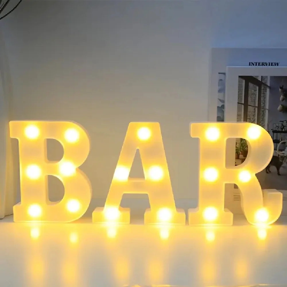 1 lampe LED Alphabet et Chiffres pour la maison, un mariage, une demande en mariage, un anniversaire, une fête, comme accessoire photo, veilleuse décorative blanche alimentée par piles