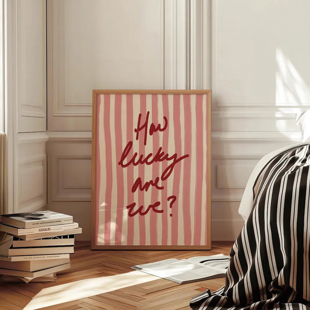 Toiles murales « How Lucky Are We » rayées roses et rouges – Affiches et tableaux pour salon, chambre, salle à manger, décoration intérieure