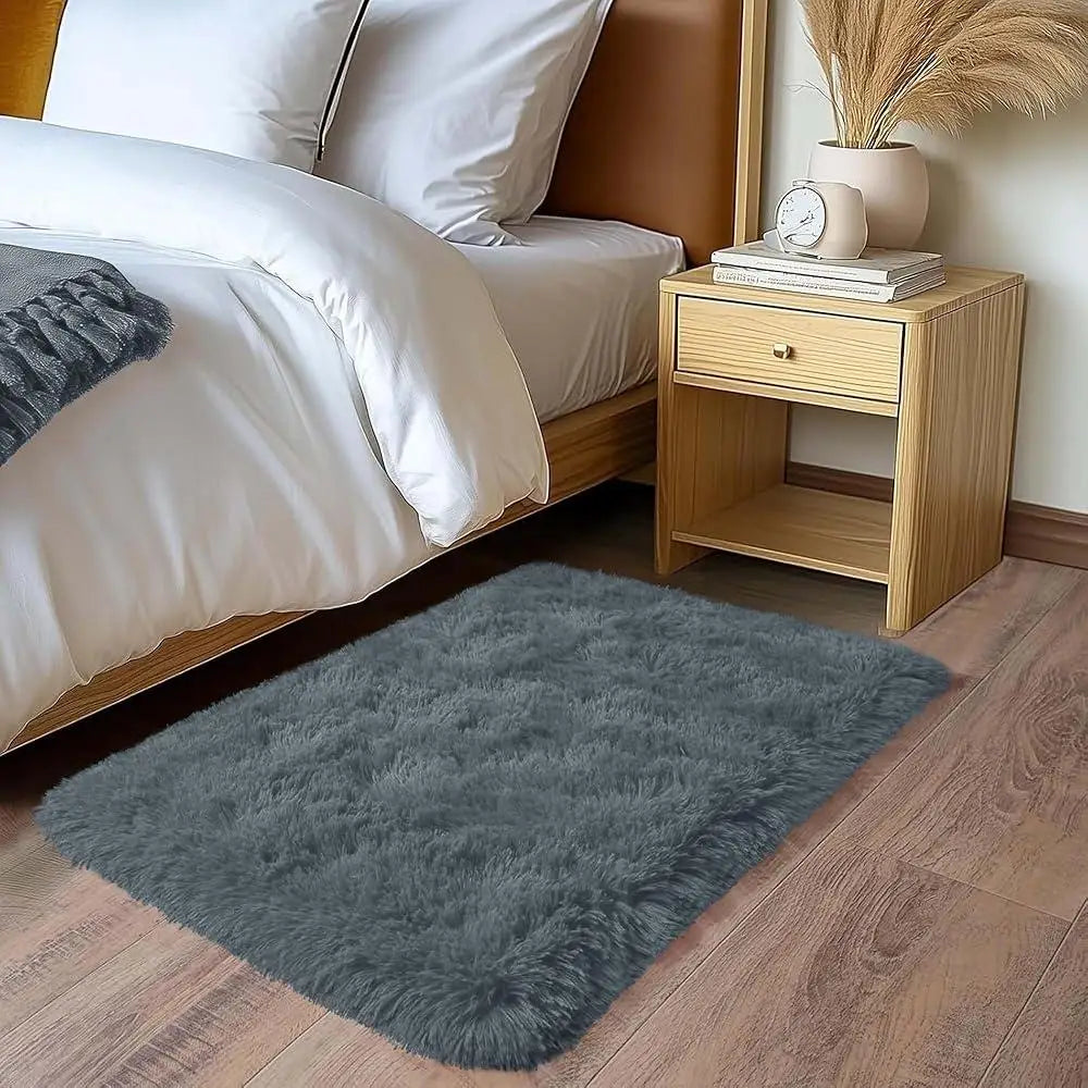 Alfombra Pequeña Negra VIKAMA - Alfombra Suave de Felpa para Dormitorio Infantil o Mesita de Noche, Alfombra de Bienvenida para Entrada Interior, Accesorio de Decoración del Hogar