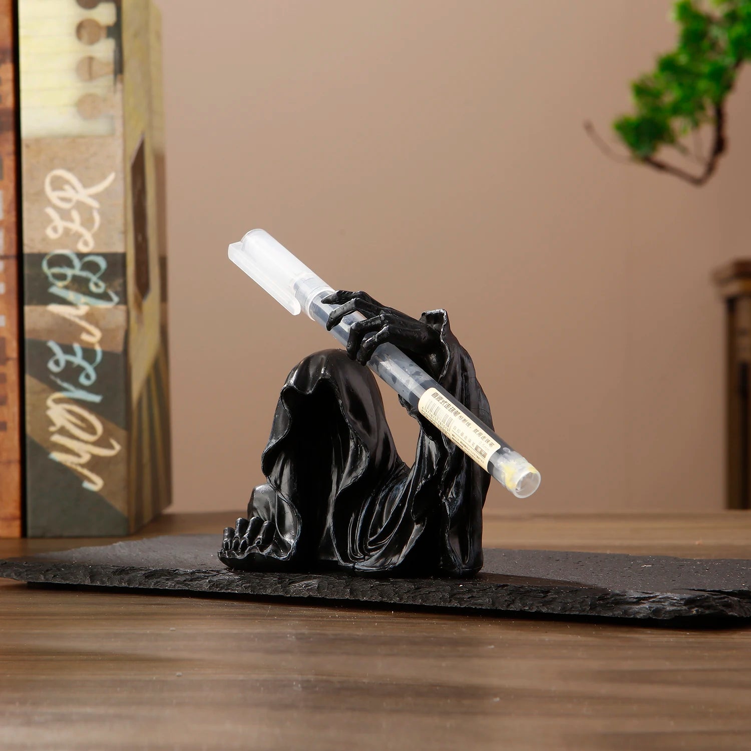 Portalápices de resina con escultura de la Parca, estuche para bolígrafos de tinta, organizador de escritorio, material de oficina y escuela, regalo