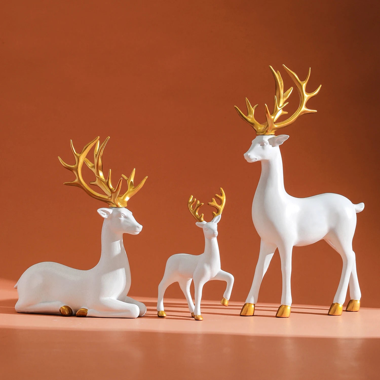 3 figuras grandes decoraciones navideñas de reno flocado rosa, estatua de decoración navideña, alce blanco de resina sintética sólida