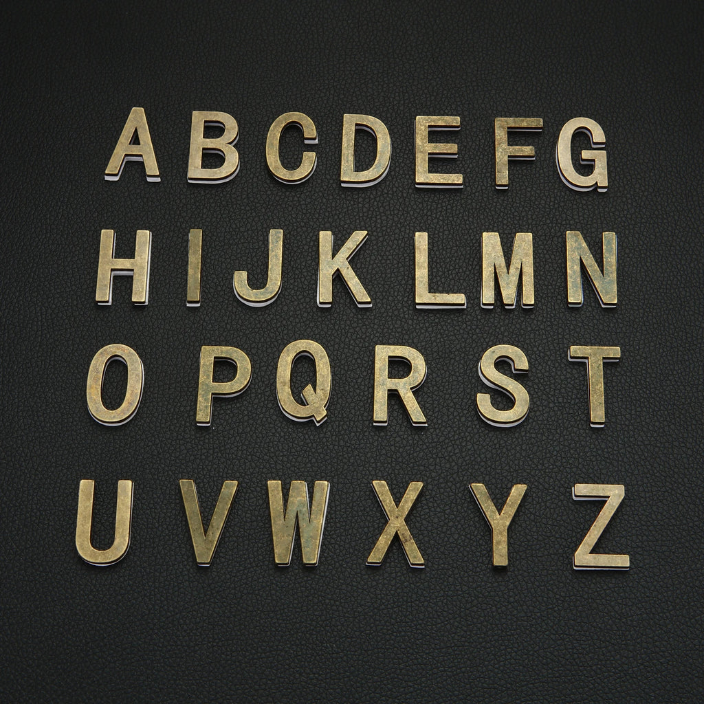Chiffres de Maison Autocollants en Métal Lettres de l'Alphabet Anglais pour Appartement Plaque de Porte Chambre Table Boîte aux Lettres Numéros Adhésifs 3*2cm