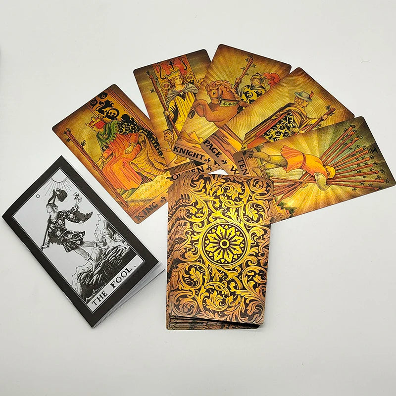 El nuevo juego de mesa de tarot New Knight Laser Gold Foil: estampado en caliente de lujo, cartas de adivinación de PVC impermeables y resistentes al desgaste.