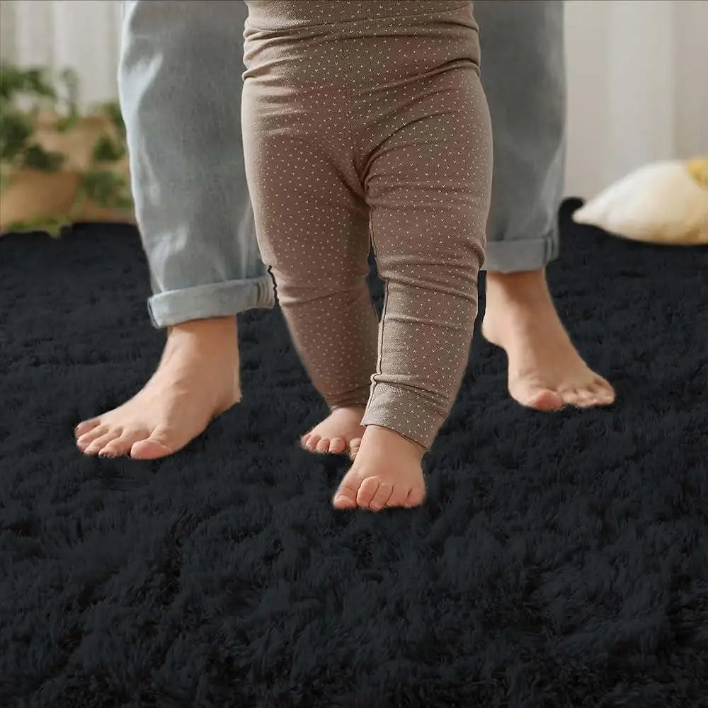 Alfombra Pequeña Negra VIKAMA - Alfombra Suave de Felpa para Dormitorio Infantil o Mesita de Noche, Alfombra de Bienvenida para Entrada Interior, Accesorio de Decoración del Hogar