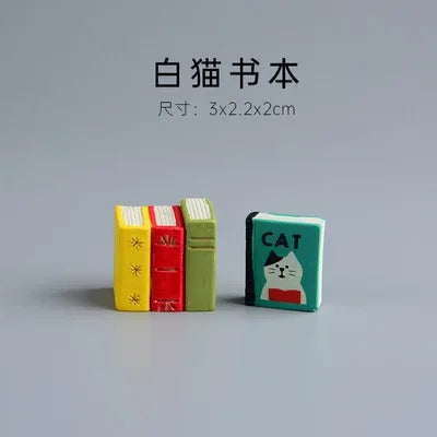 ZAKKA Miniaturas Estudio Estantería Decoración Hogar Lindo Gato de Dibujos Animados Retro Escritorio Gramófono Adorno Artesanía Accesorios Casa de Muñecas Juguete Regalo
