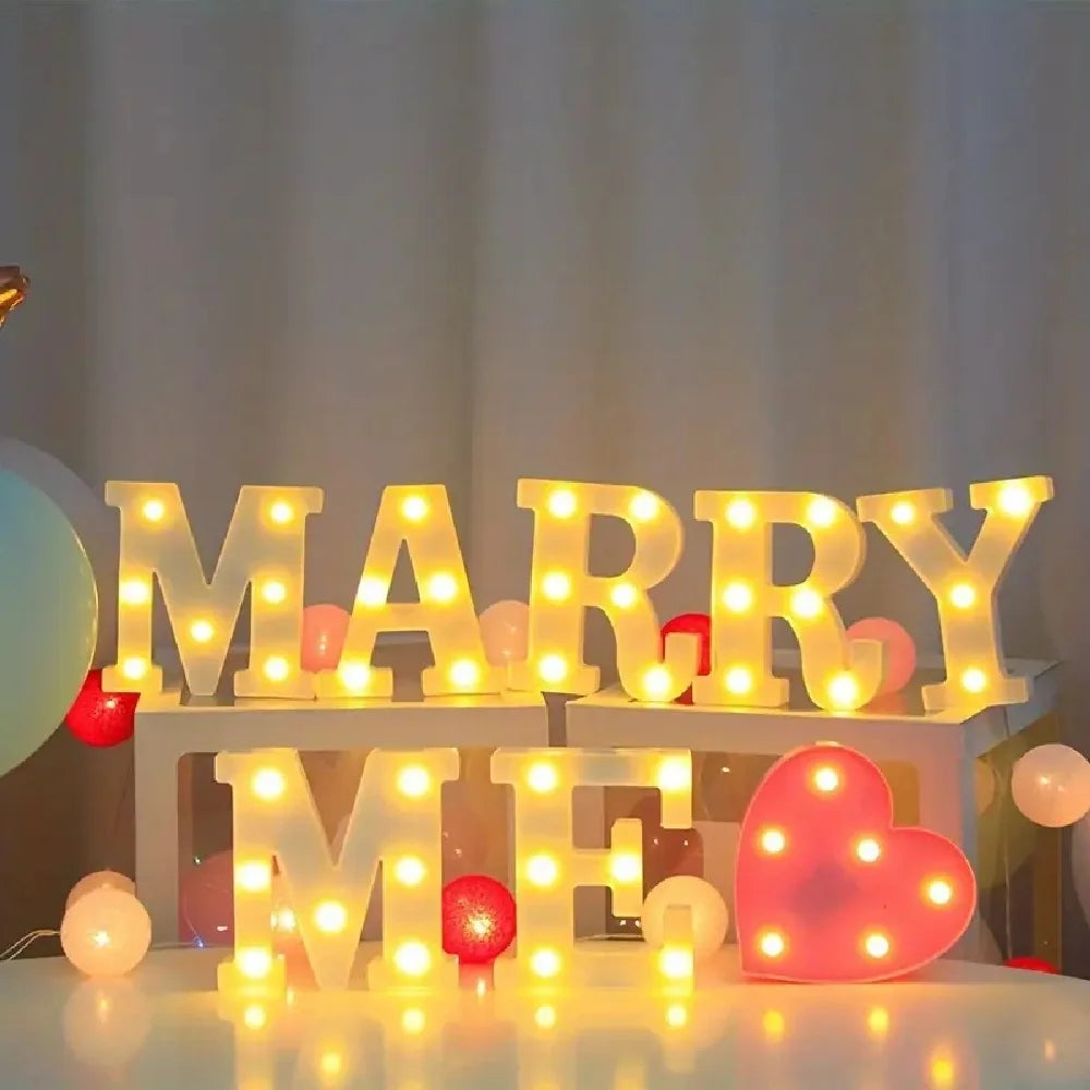 1 lampe LED Alphabet et Chiffres pour la maison, un mariage, une demande en mariage, un anniversaire, une fête, comme accessoire photo, veilleuse décorative blanche alimentée par piles