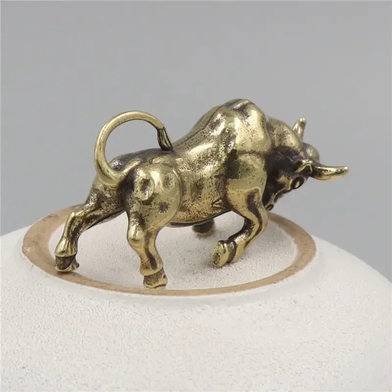Llavero de Toro de Latón Vintage - Figura de Animal del Zodíaco, Colgante de Cobre para Llaves de Coche y Accesorio de Decoración del Hogar