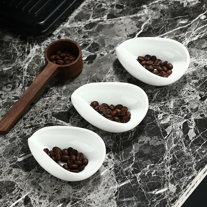 Plateaux de dosage pour grains de café, en céramique, blanc pur, porcelaine lisse, cuillère à café, séparateur de thé, récipient, cuillère à grains de café, pelle, plateaux à thé