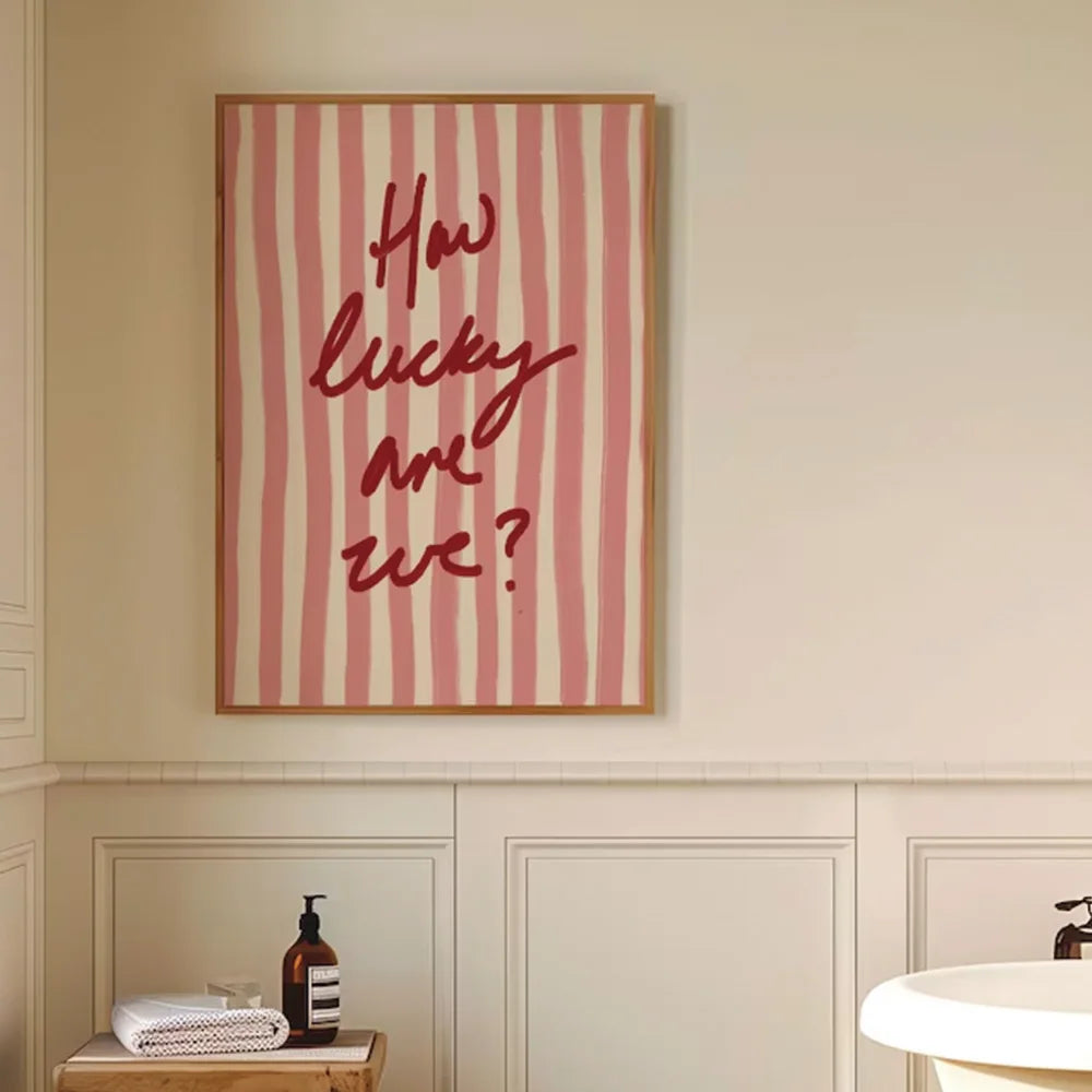 Toiles murales « How Lucky Are We » rayées roses et rouges – Affiches et tableaux pour salon, chambre, salle à manger, décoration intérieure