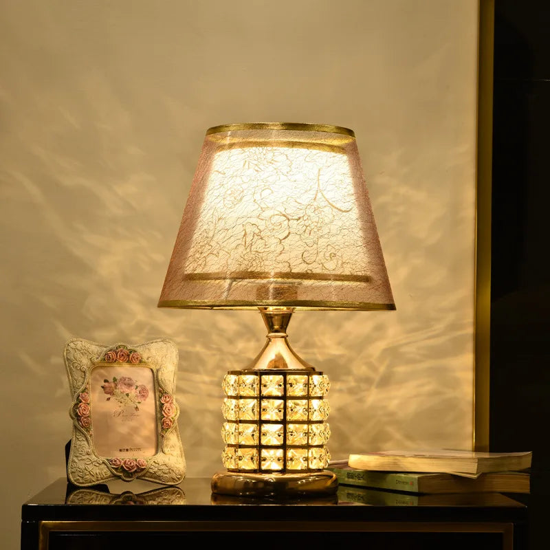Lampe de table en cristal Lampe de table diamant Lampe de bureau de décoration Style européen Cube de Rubik Classique pour chambre à coucher, chevet, bar Luxe