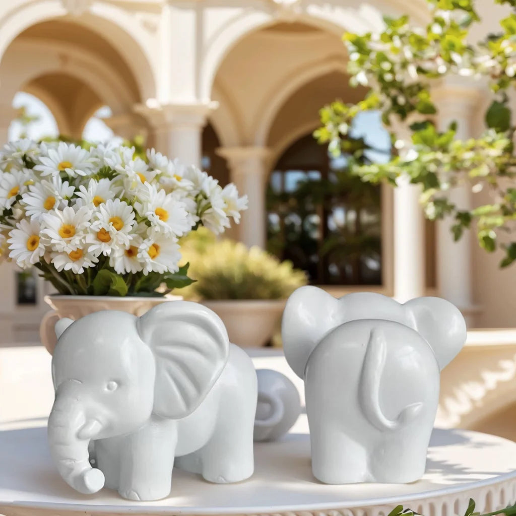 Figurine d'éléphant dorée noire et blanche de style nordique, article de décoration d'intérieur porte-bonheur, décoration élégante et exquise pour le salon et le bureau, transmettant une atmosphère chaleureuse