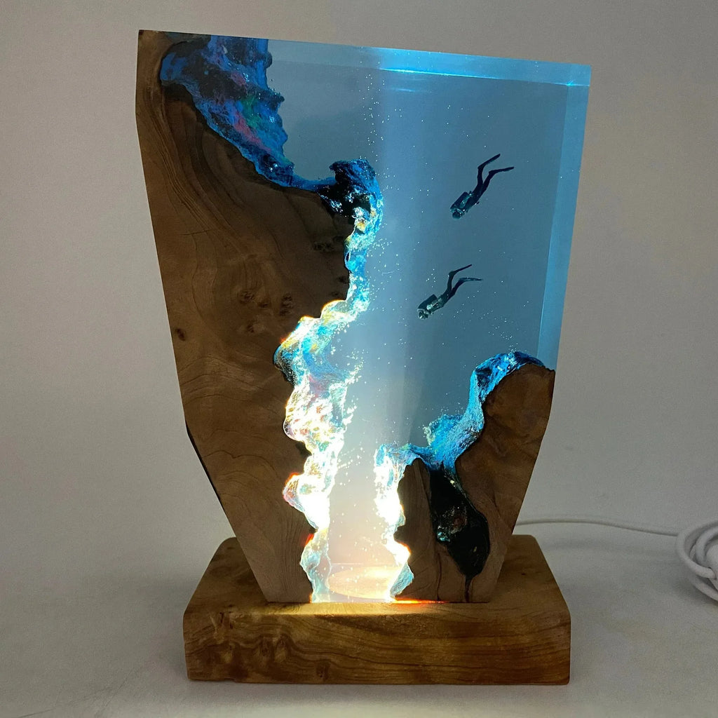 Luz de mesa de resina con organismo de exploración de lecho marino, 2 buzos, luz de mesa de resina, luz nocturna de buzo de aguas profundas, decoración de escritorio de oficina y dormitorio