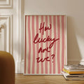 Toiles murales « How Lucky Are We » rayées roses et rouges – Affiches et tableaux pour salon, chambre, salle à manger, décoration intérieure