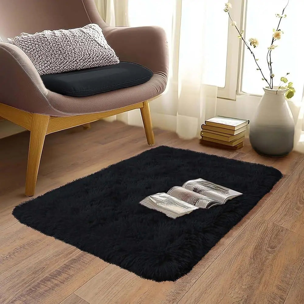 Alfombra Pequeña Negra VIKAMA - Alfombra Suave de Felpa para Dormitorio Infantil o Mesita de Noche, Alfombra de Bienvenida para Entrada Interior, Accesorio de Decoración del Hogar